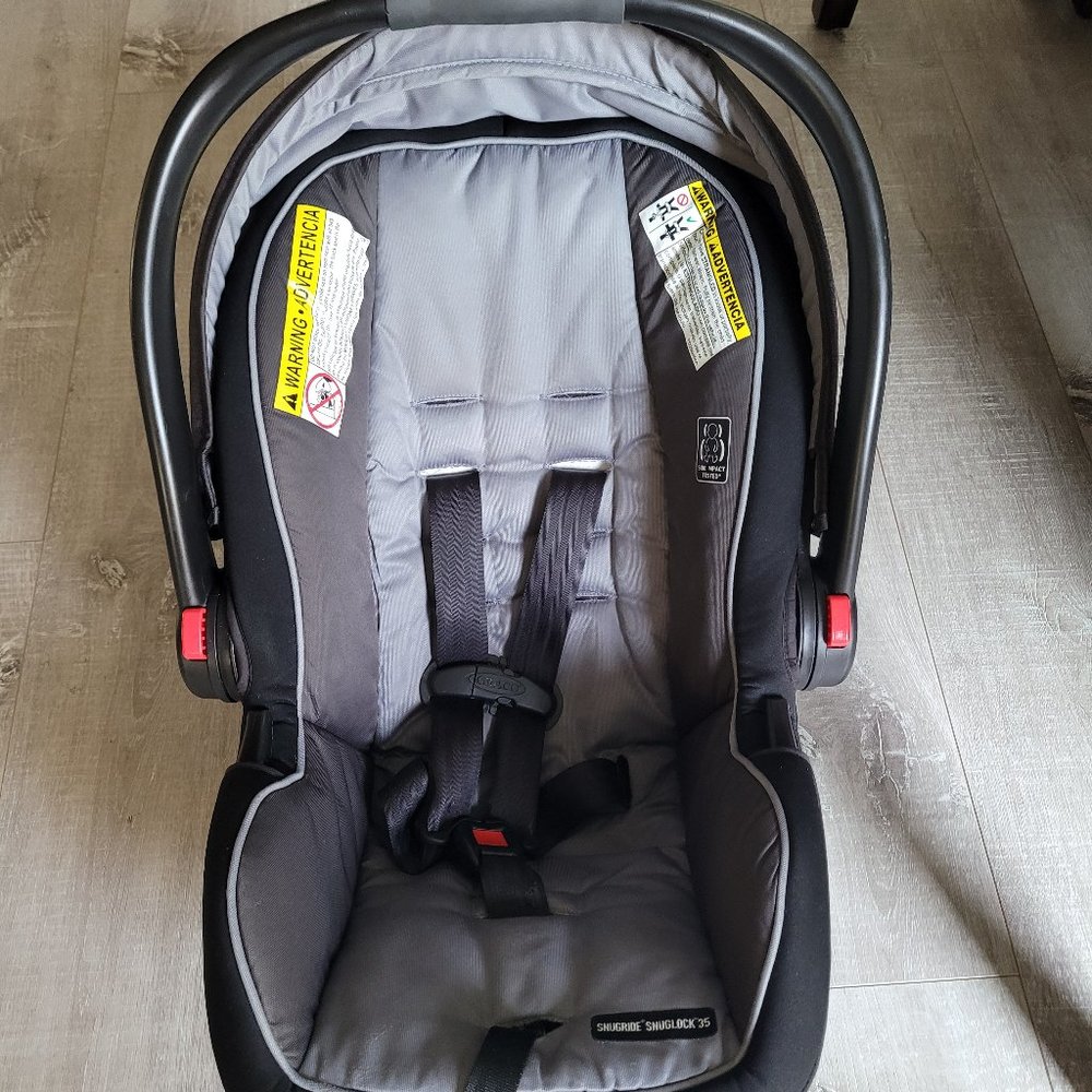 Graco infant car seat in EUC!